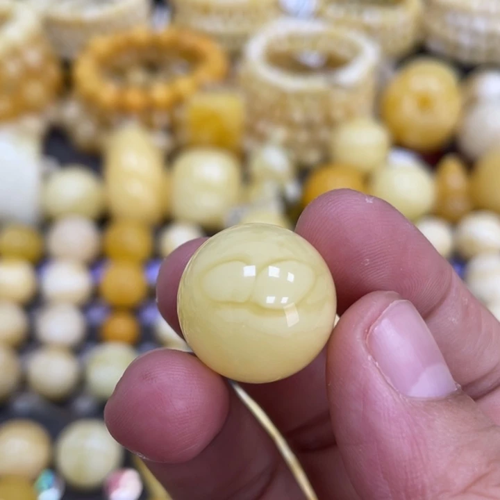 蜜蜡未镶嵌裸石18.7mm