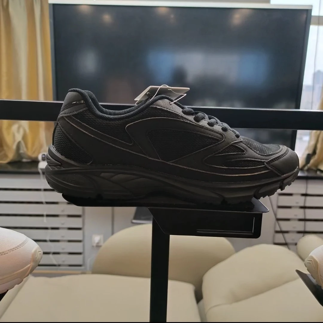 迪桑特DESCENTE黑色荔枝纹网面运动鞋LCR84