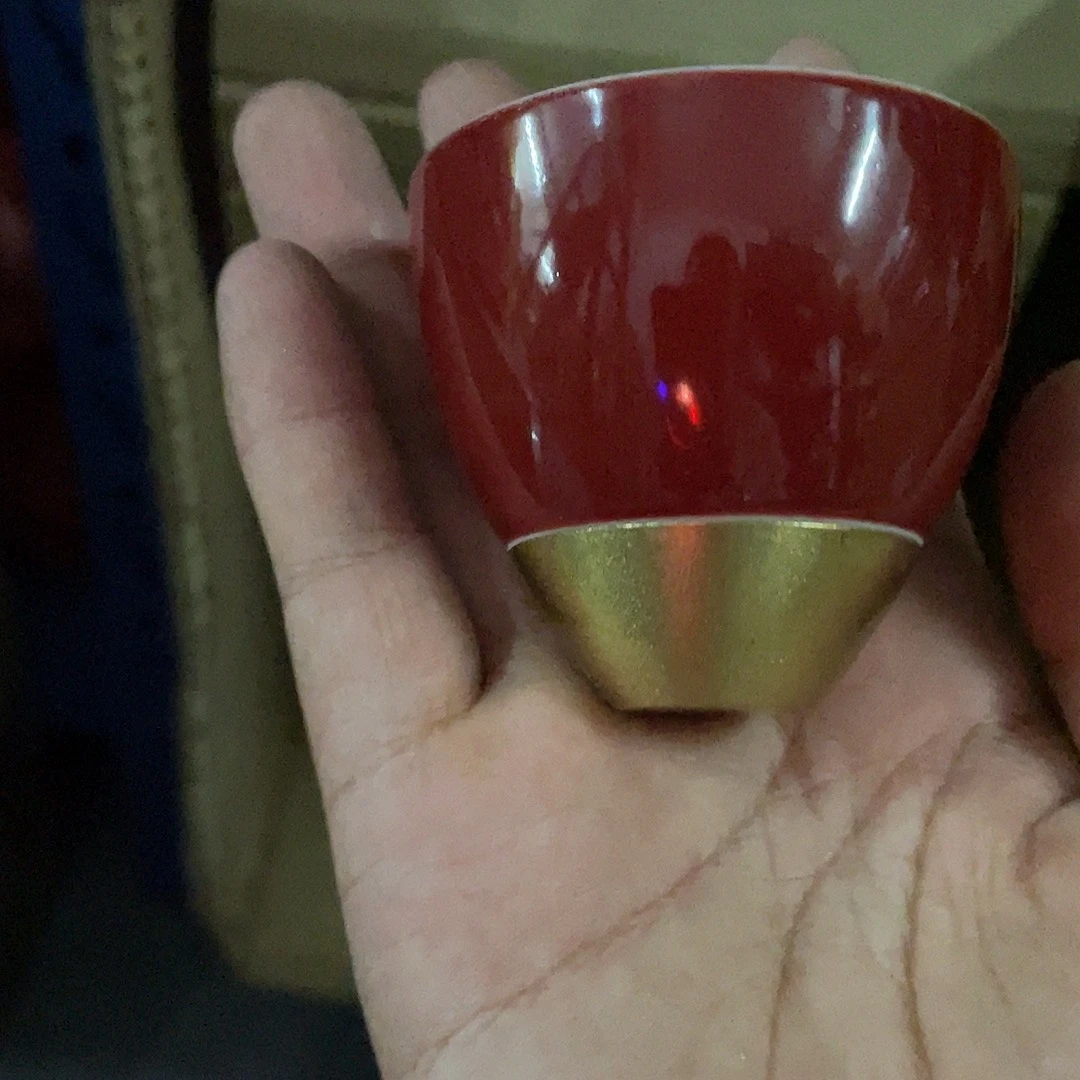 搪瓷杯子里还有很多东西