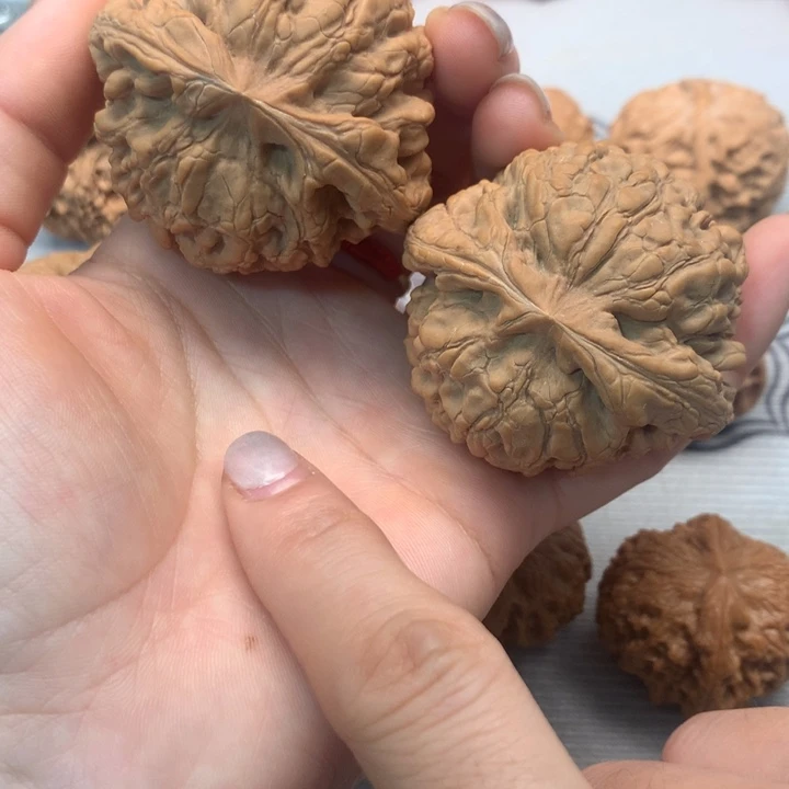 文玩核桃把件全品龙鼎52
