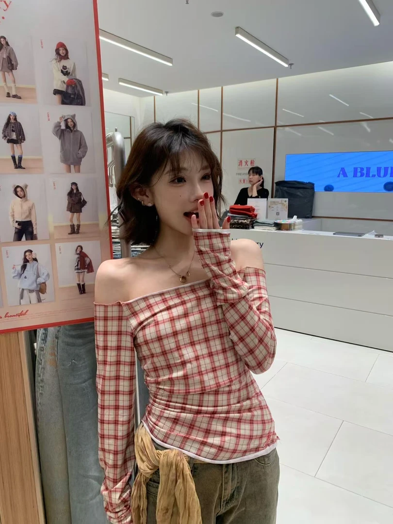 2025春季新款设计感小众一字肩显瘦辣妹长袖T红色百搭格纹小衫女