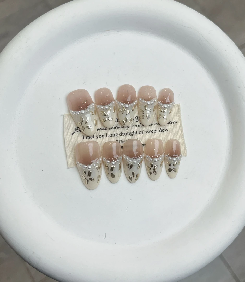 【丁香花】珍珍手工穿戴甲显白裸色法式鎏金花精致珍珠镶边美甲贴片