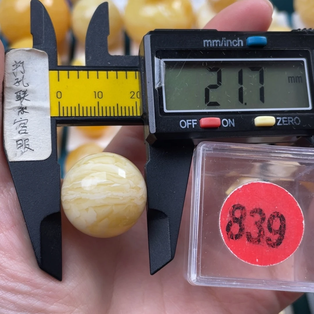 L***L蜜蜡未镶嵌珠宝奇石