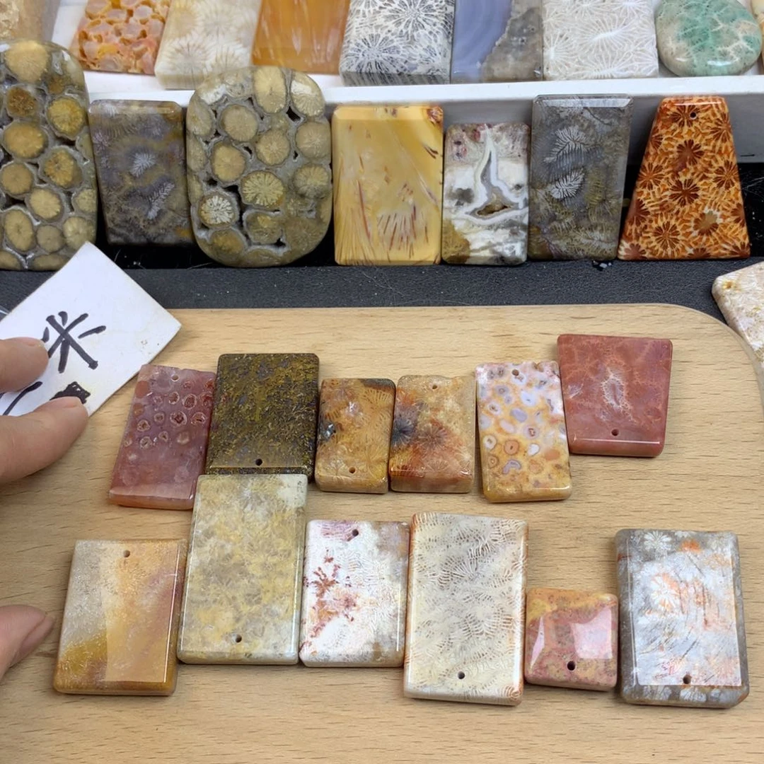 茉***雨硅化珊瑚（珊瑚玉）未镶嵌五