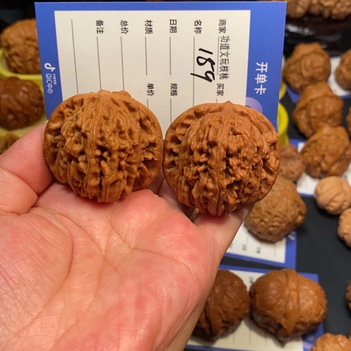 桃核吊坠四坐楼狮子头
