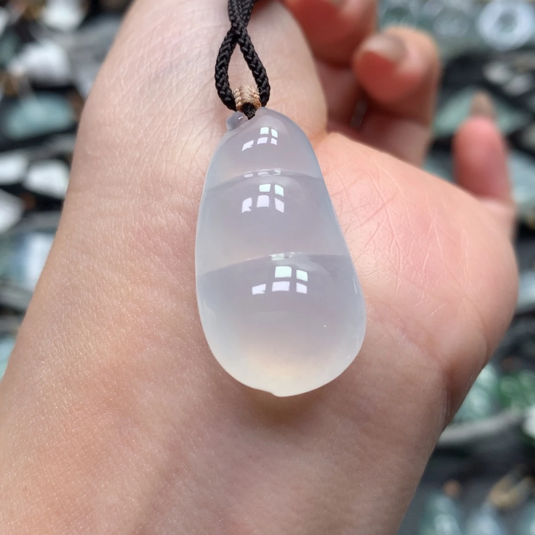 翡翠颈饰未镶嵌豆子