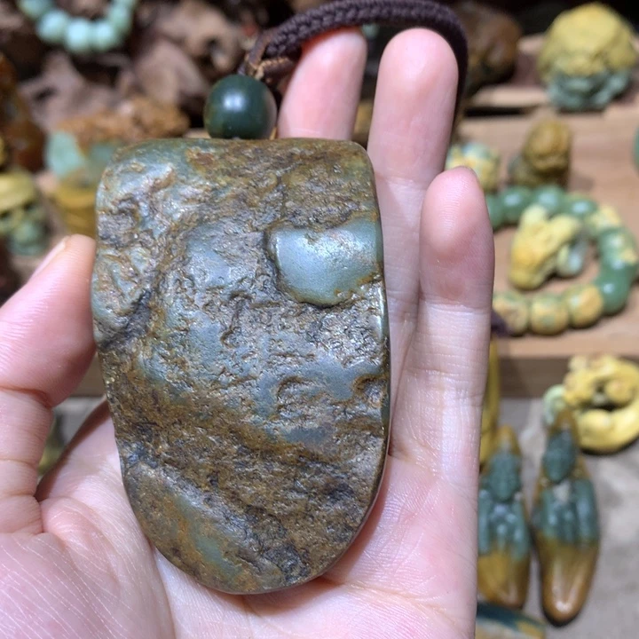 未镶嵌岫岩河磨玉（透闪石质玉）把件