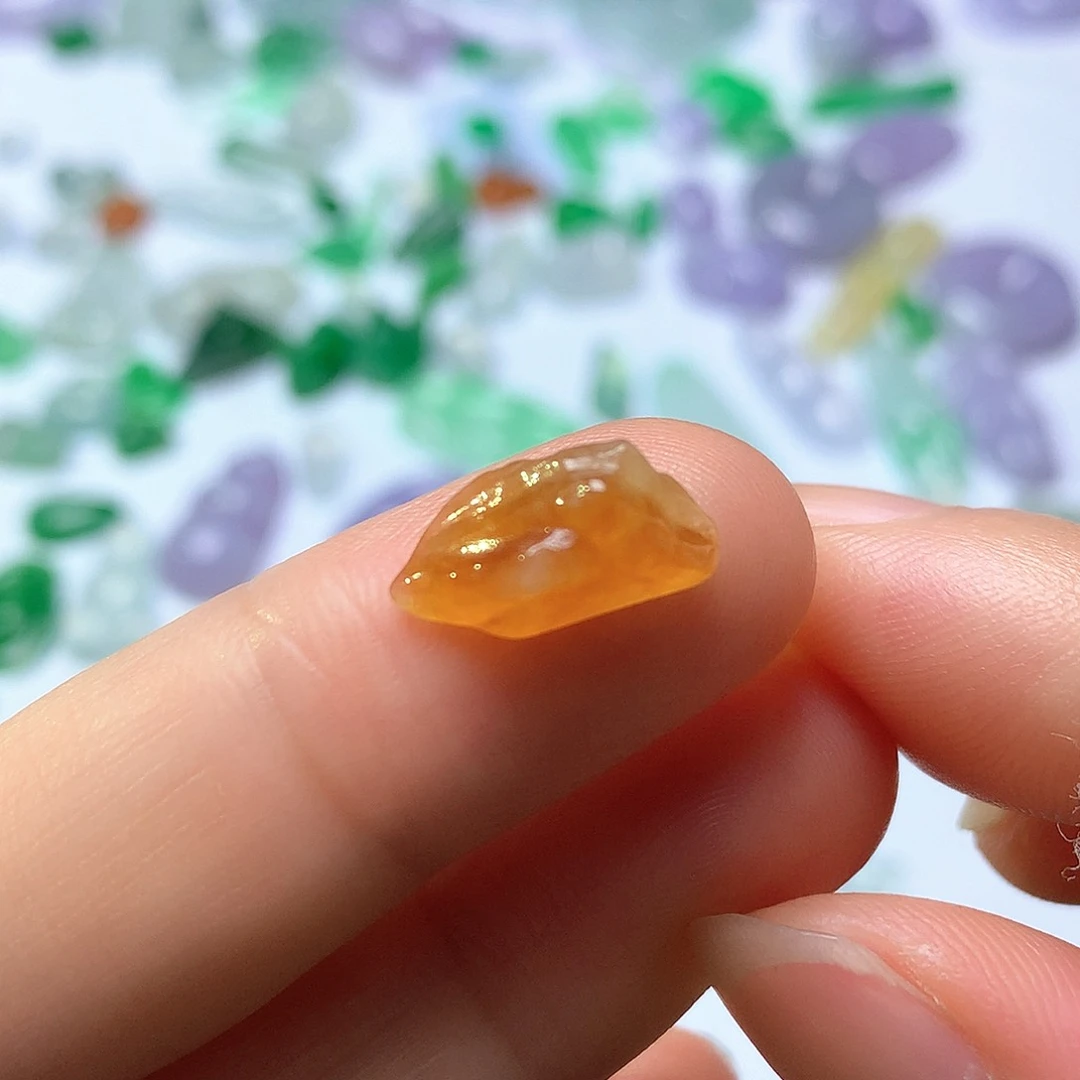 翡翠未镶嵌颈饰山