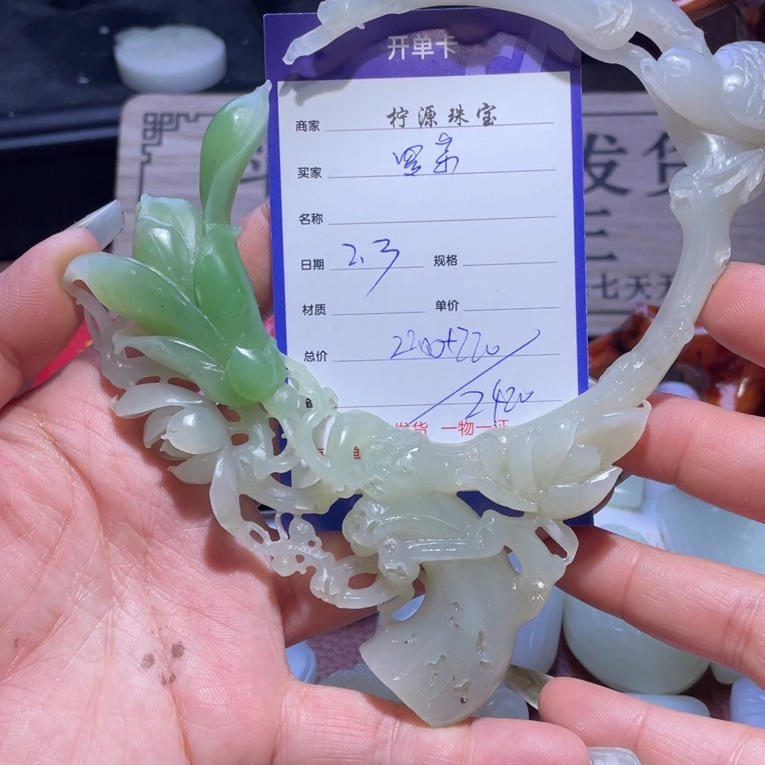 和田玉挂件未镶嵌罗****）