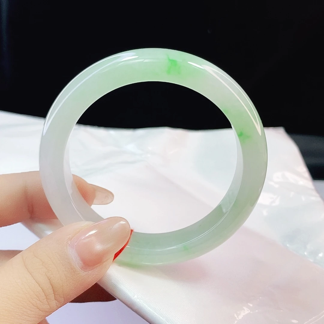 翡翠手镯未镶嵌53圈