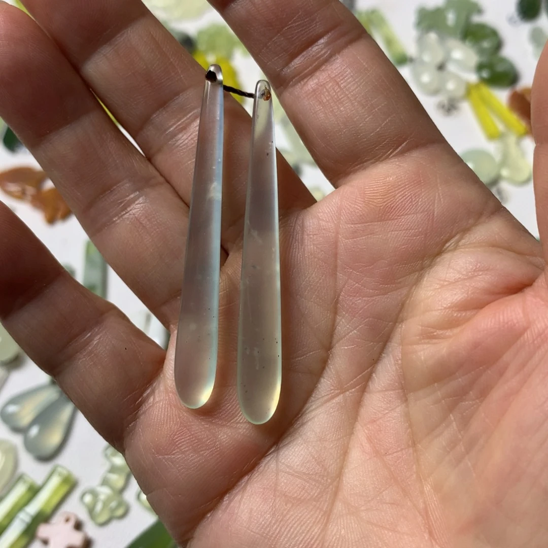 蛇纹石玉未镶嵌耳坠