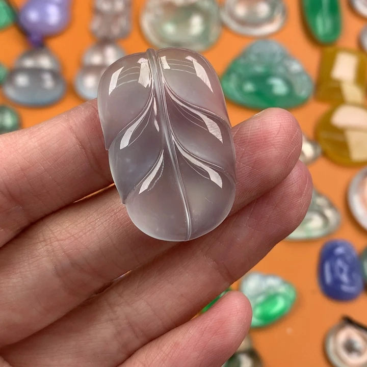 翡翠挂件未镶嵌….