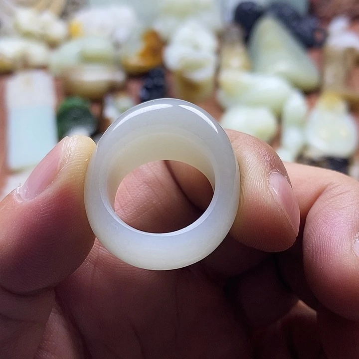 光***月和田玉未镶嵌挂件