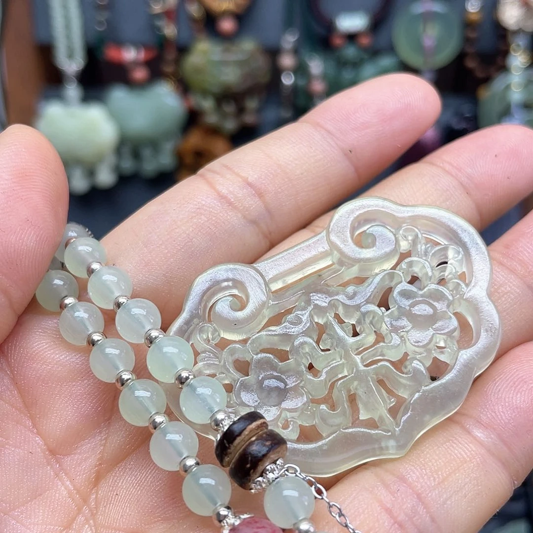 蛇纹石玉未镶嵌颈饰