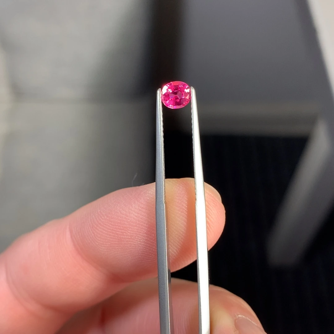 裸石尖晶石0.53克拉热粉马亨盖