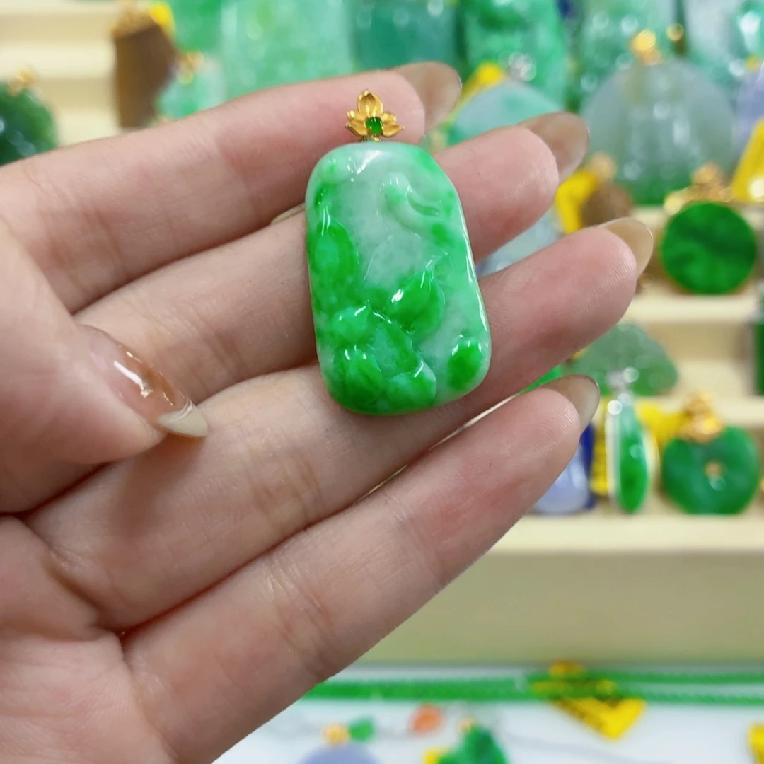 翡翠18K金镶嵌颈饰