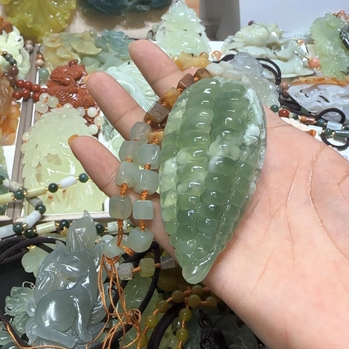 蛇纹石玉未镶嵌吊坠