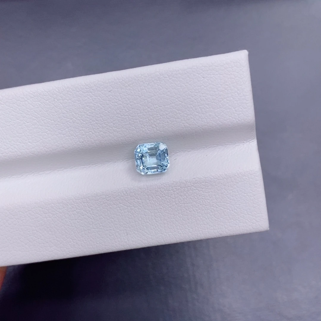 裸石海蓝宝石0.99克拉