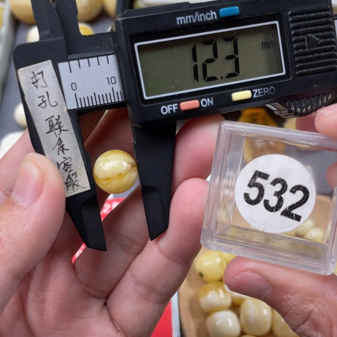 蜜蜡珠宝奇石未镶嵌