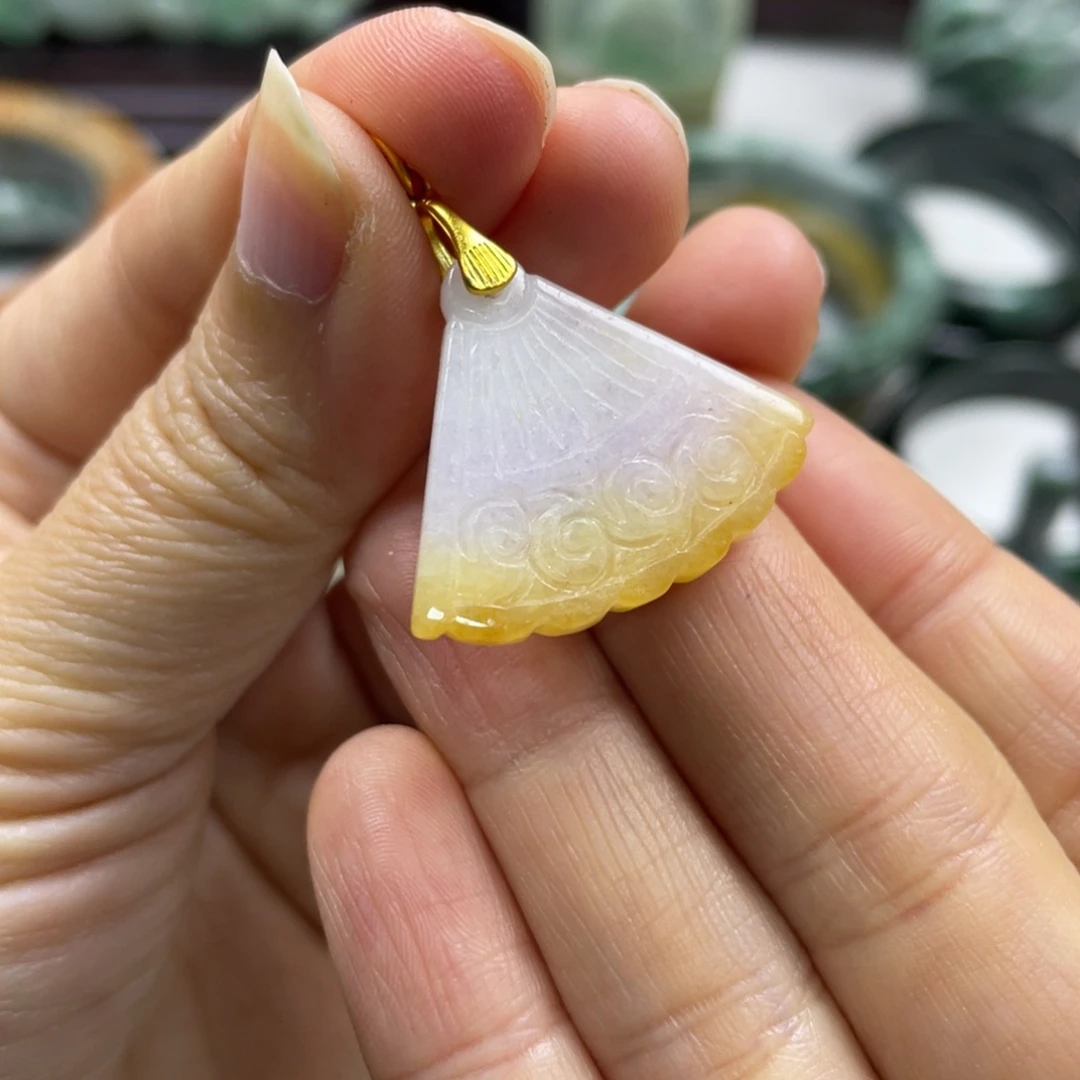 翡翠未镶嵌颈饰牌子