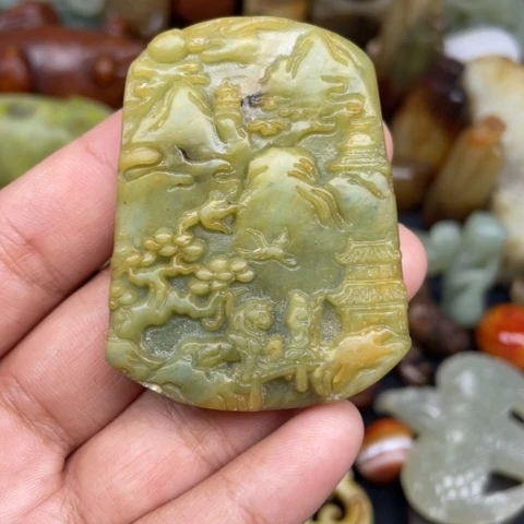 蛇纹石玉未镶嵌颈饰92