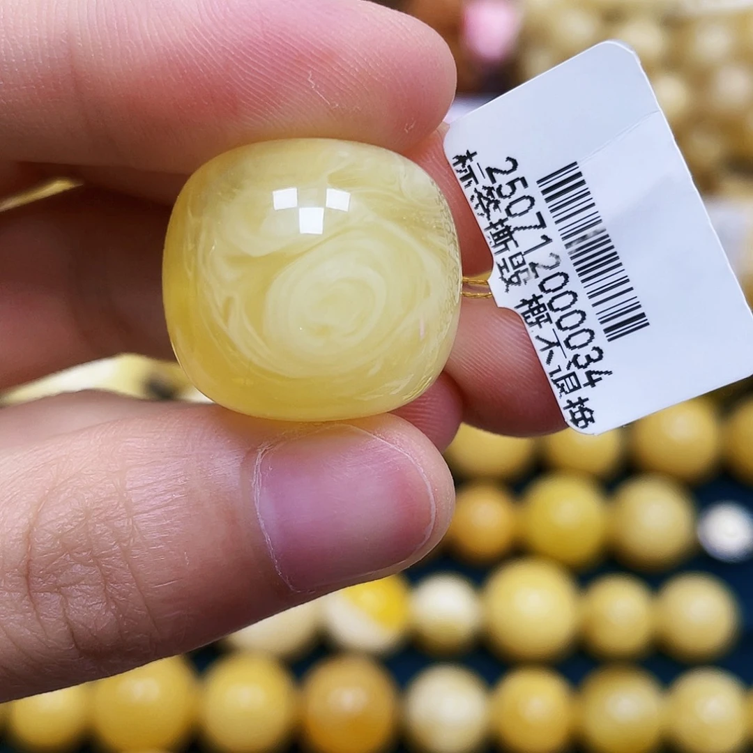 d***.蜜蜡未镶嵌裸石21.1*19.8mm.瑕