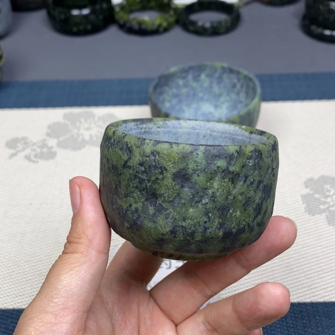 蛇纹石玉未镶嵌水杯鱼*妈