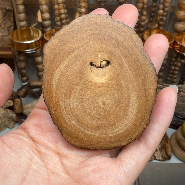 沉香沉香碎屑达拉干沉香手把件10克