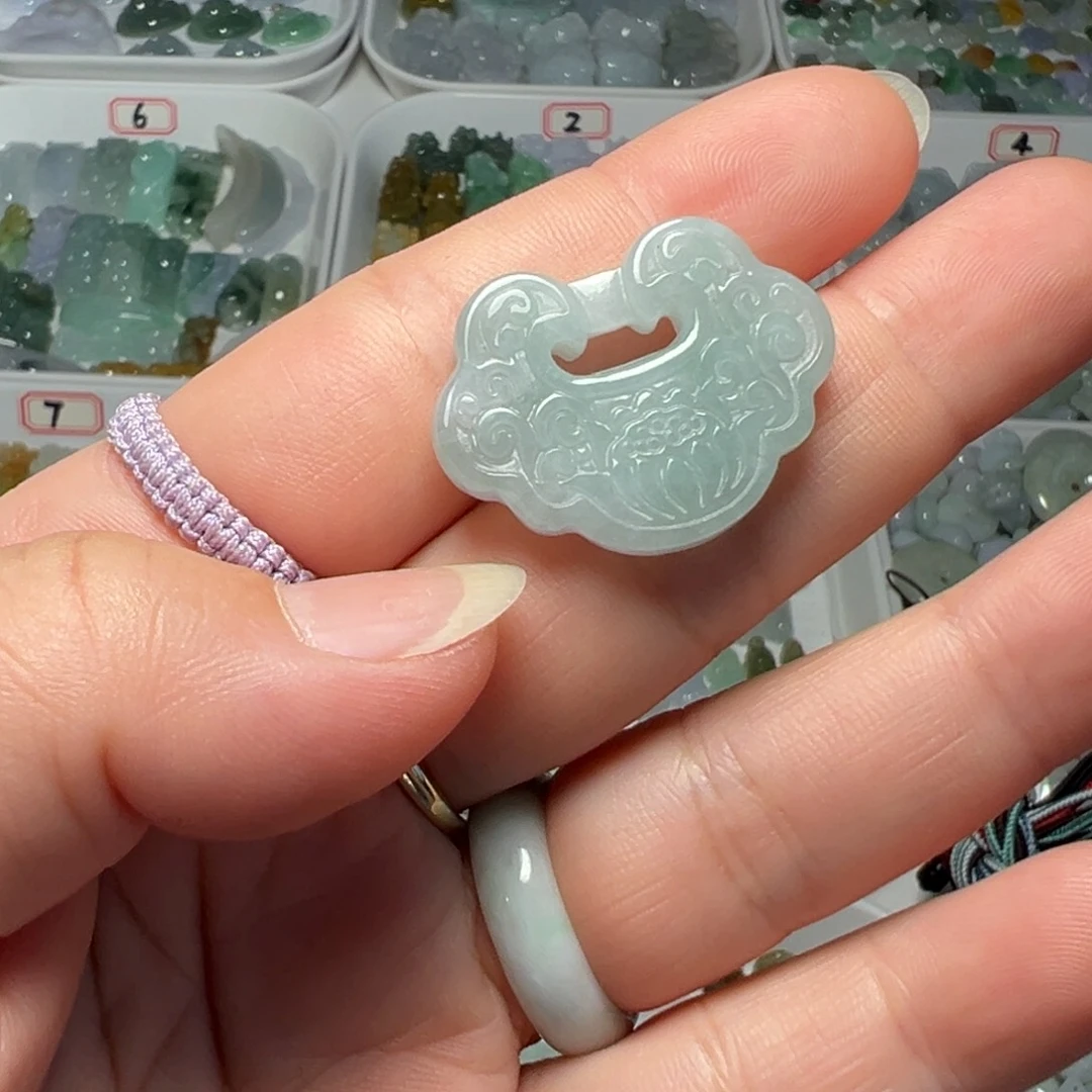 翡翠未镶嵌颈饰知**乐吊坠孔荷花如意锁一个180块