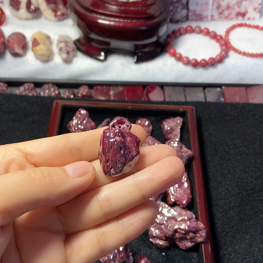 天然辰砂无根砂吊坠