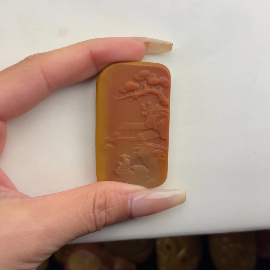 夜***光石英质玉未镶嵌黄蜡石挂件