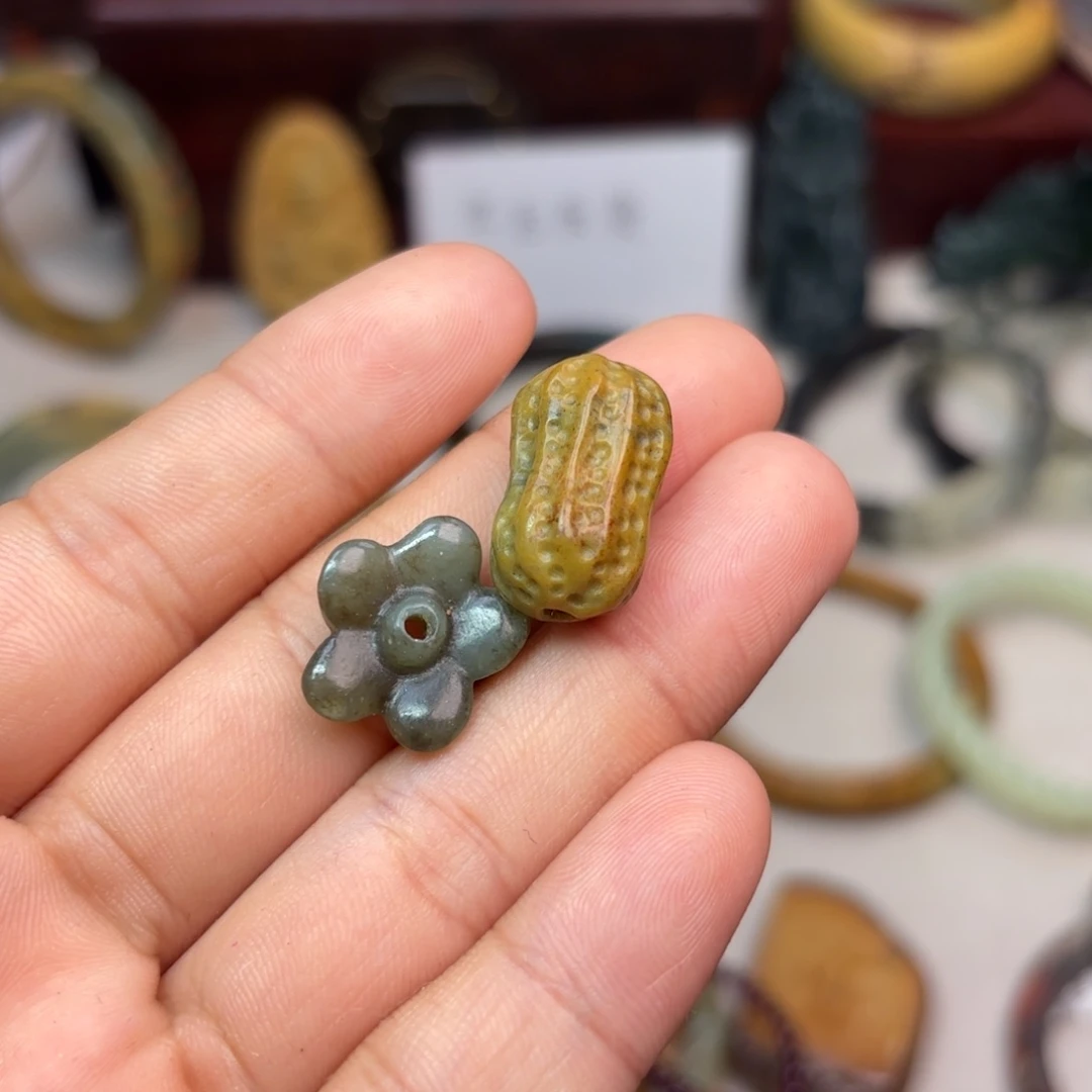 岫岩河磨玉（透闪石质玉）颈饰未镶嵌