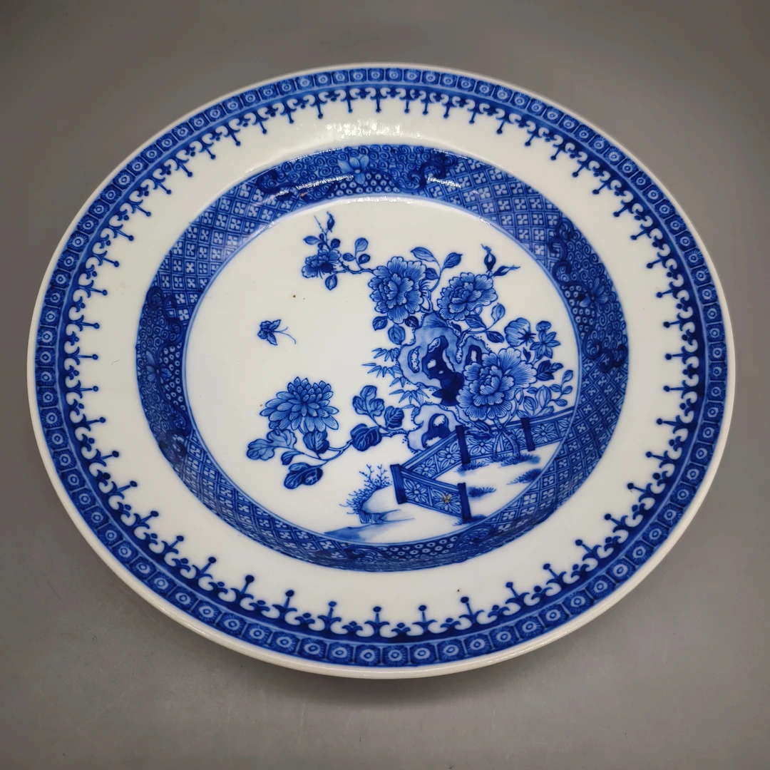 42503010*清乾隆青花庭院花卉纹盘/瓷器四/江苏省文物总店