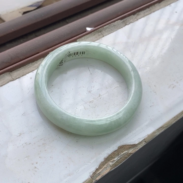 翡翠手镯未镶嵌翡翠手镯
