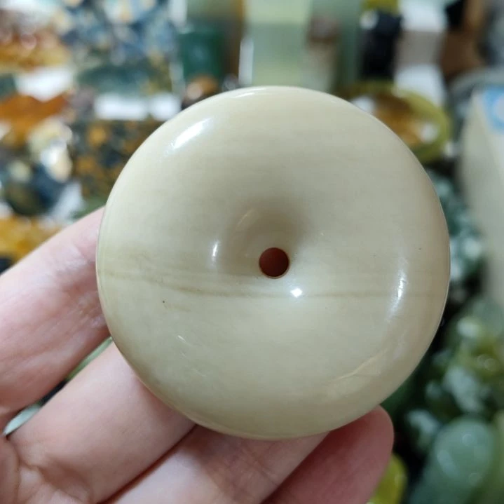 岫玉未镶嵌平安扣