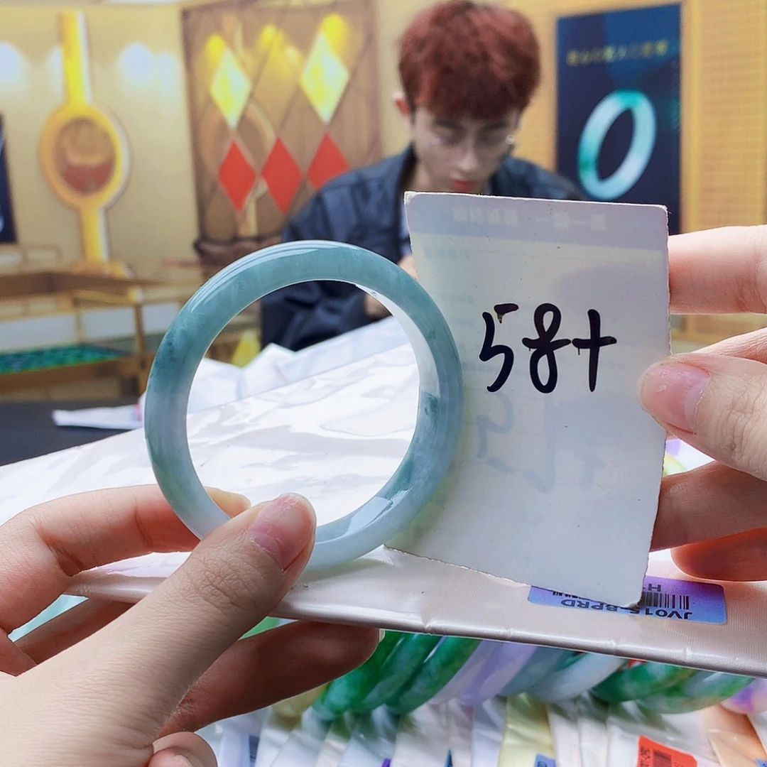 翡翠未镶嵌手镯0……