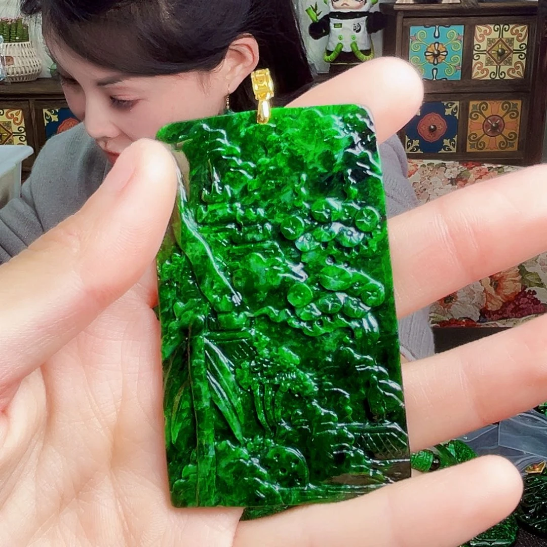 颈饰18K金镶嵌翡翠