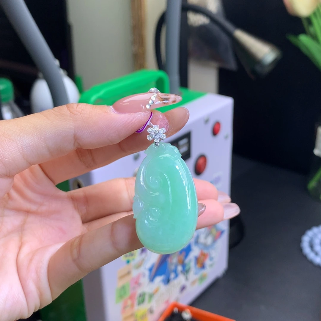 ****ღ翡翠18K金镶嵌颈饰