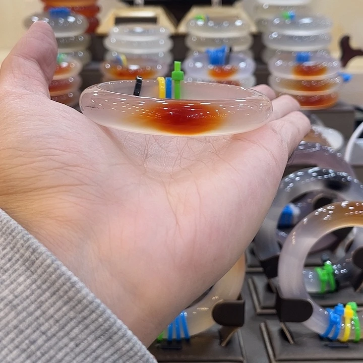 ****绷玛瑙/玉髓未镶嵌手镯