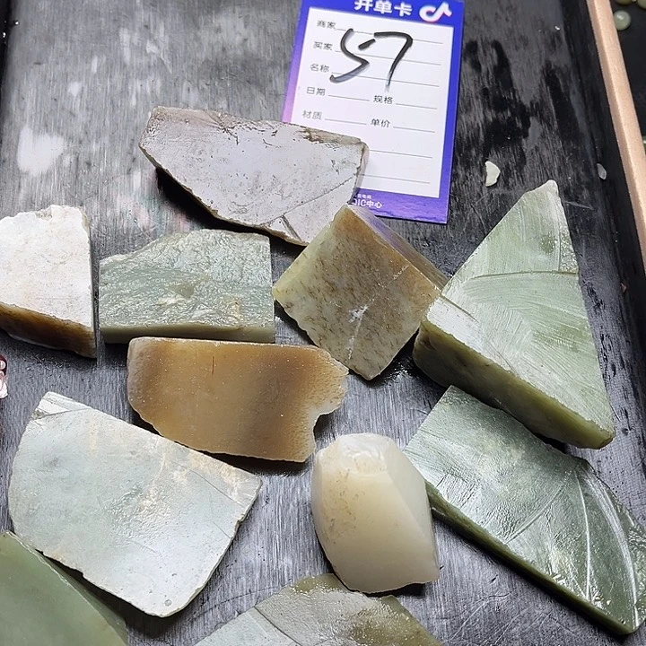 和田玉边角料未镶嵌