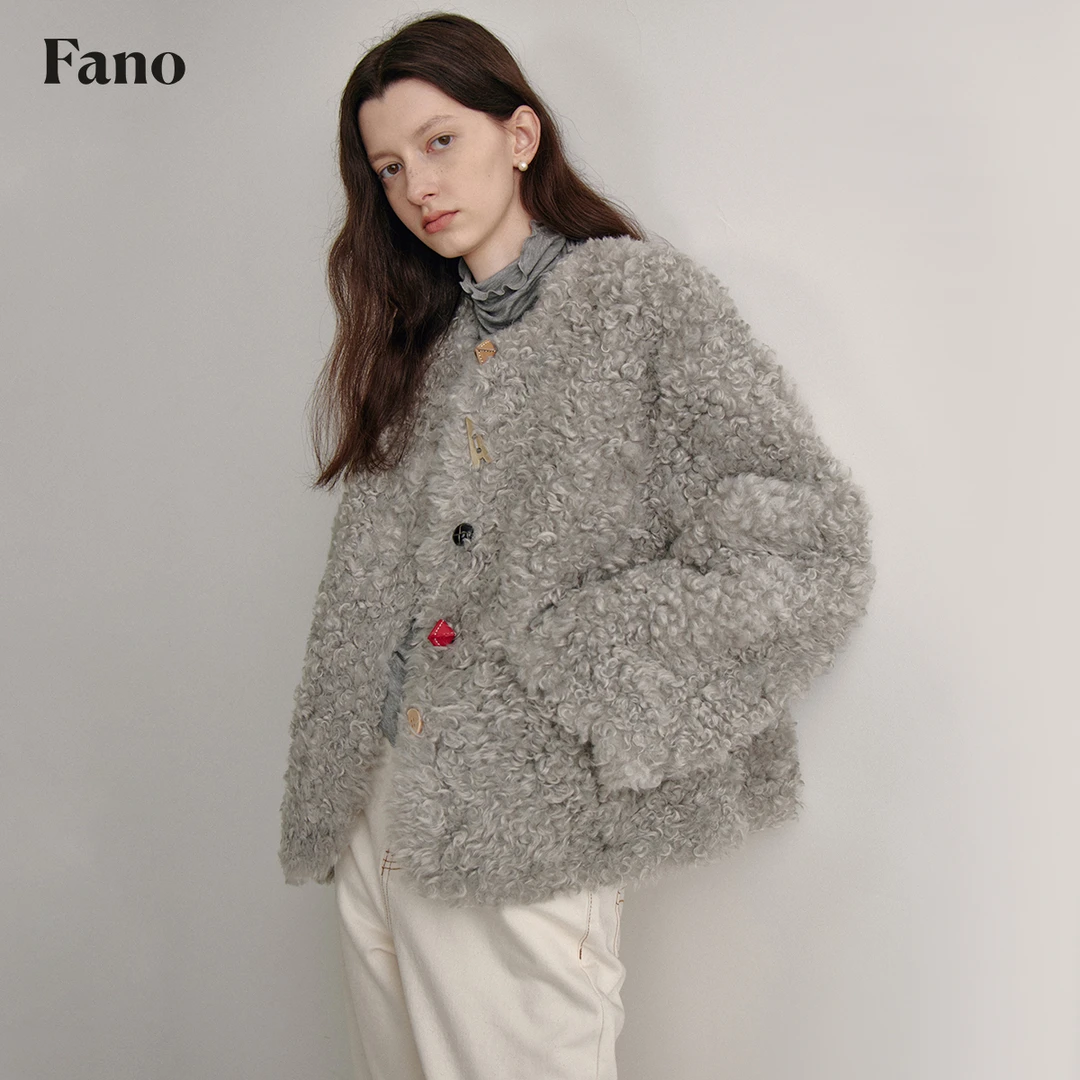 【清仓】范洛 浪漫氛围感“高质异形皮扣”卷毛短外套FD24W367