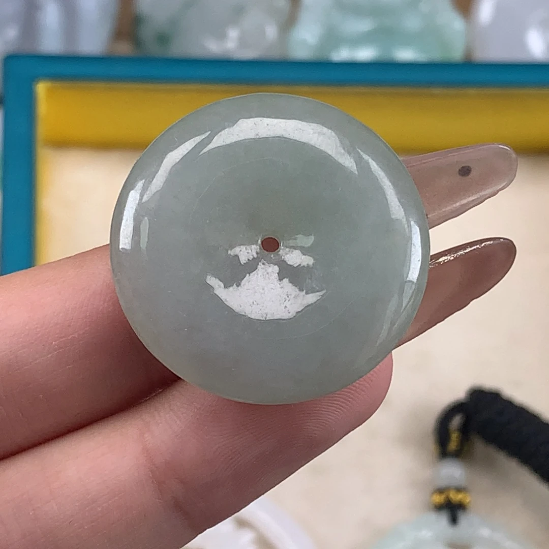 翡翠未镶嵌颈饰平安扣