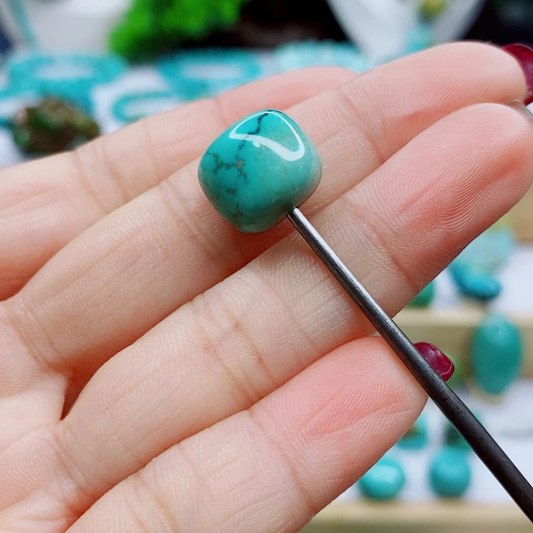 绿松石未镶嵌颈饰