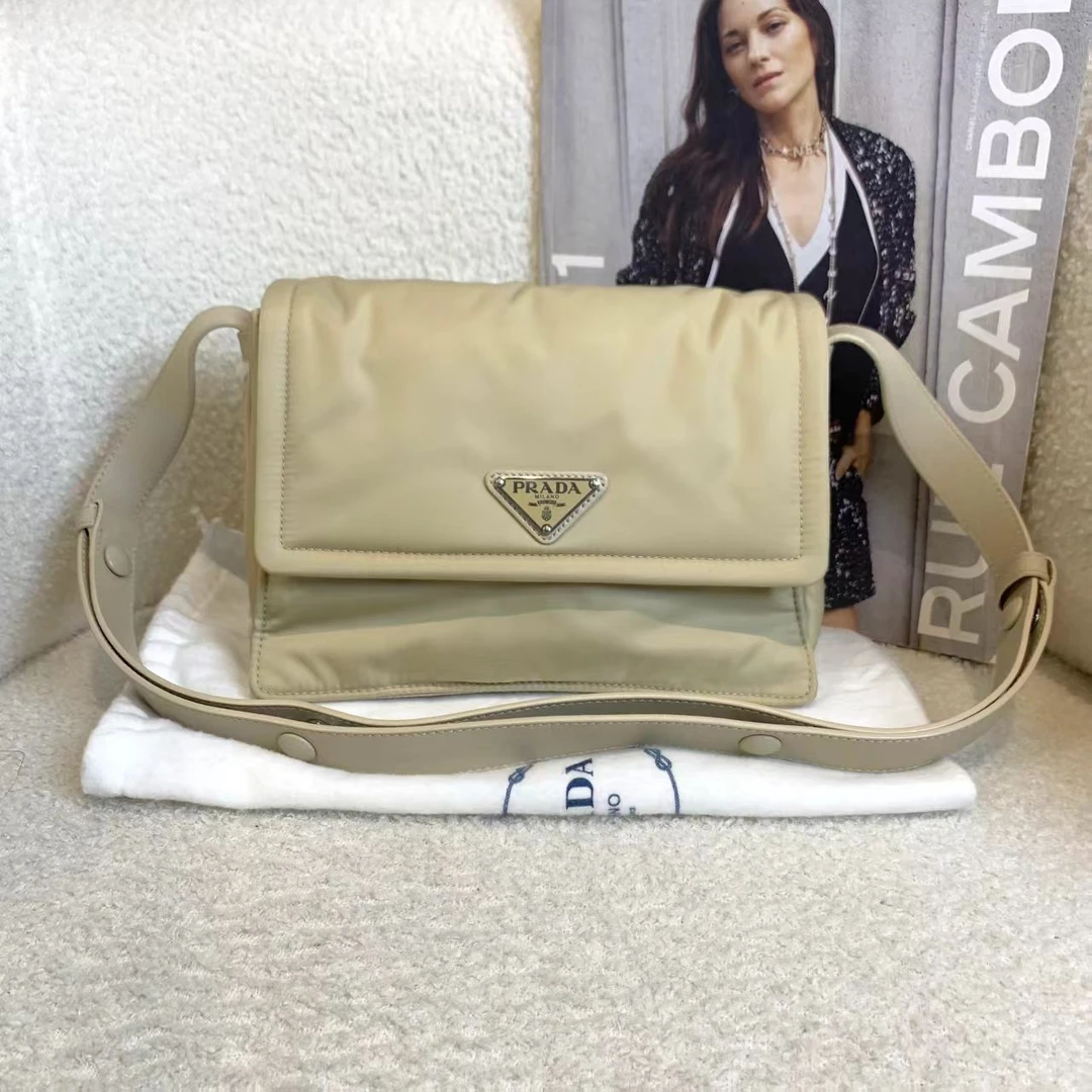 99新 Prada/普拉达 壹臻/ 米色尼龙cini邮差包 小号 88586826