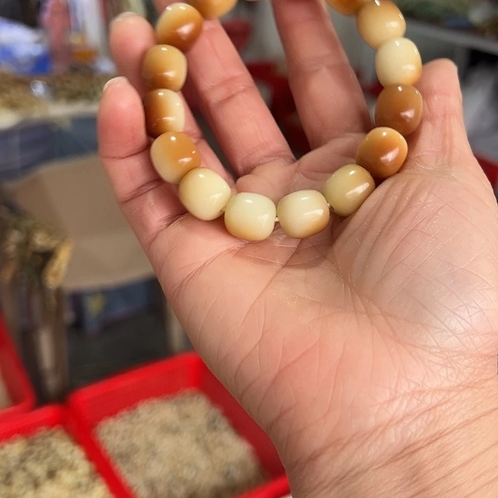 吊坠白玉菩提12×13年糕猪