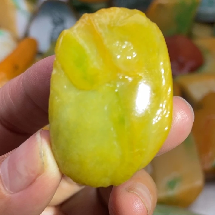 翡翠未镶嵌颈饰缅甸