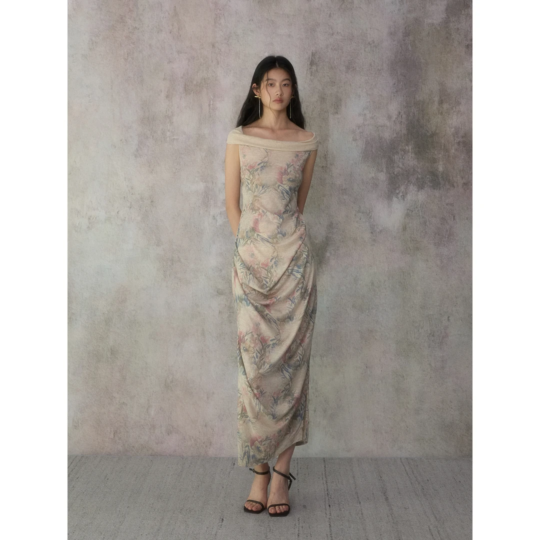 李海宝印花针织无袖一字肩不规则褶皱连衣裙女设计感小众露肩长裙