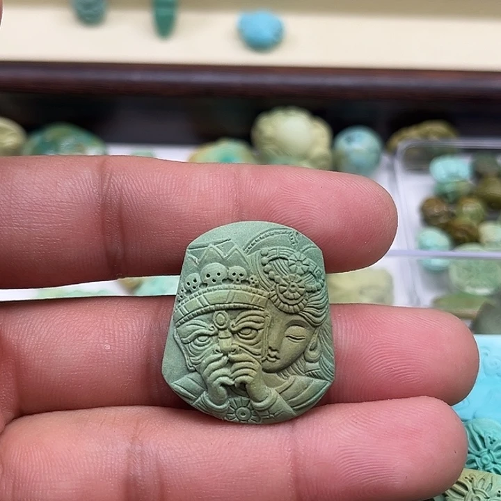 绿松石未镶嵌颈饰