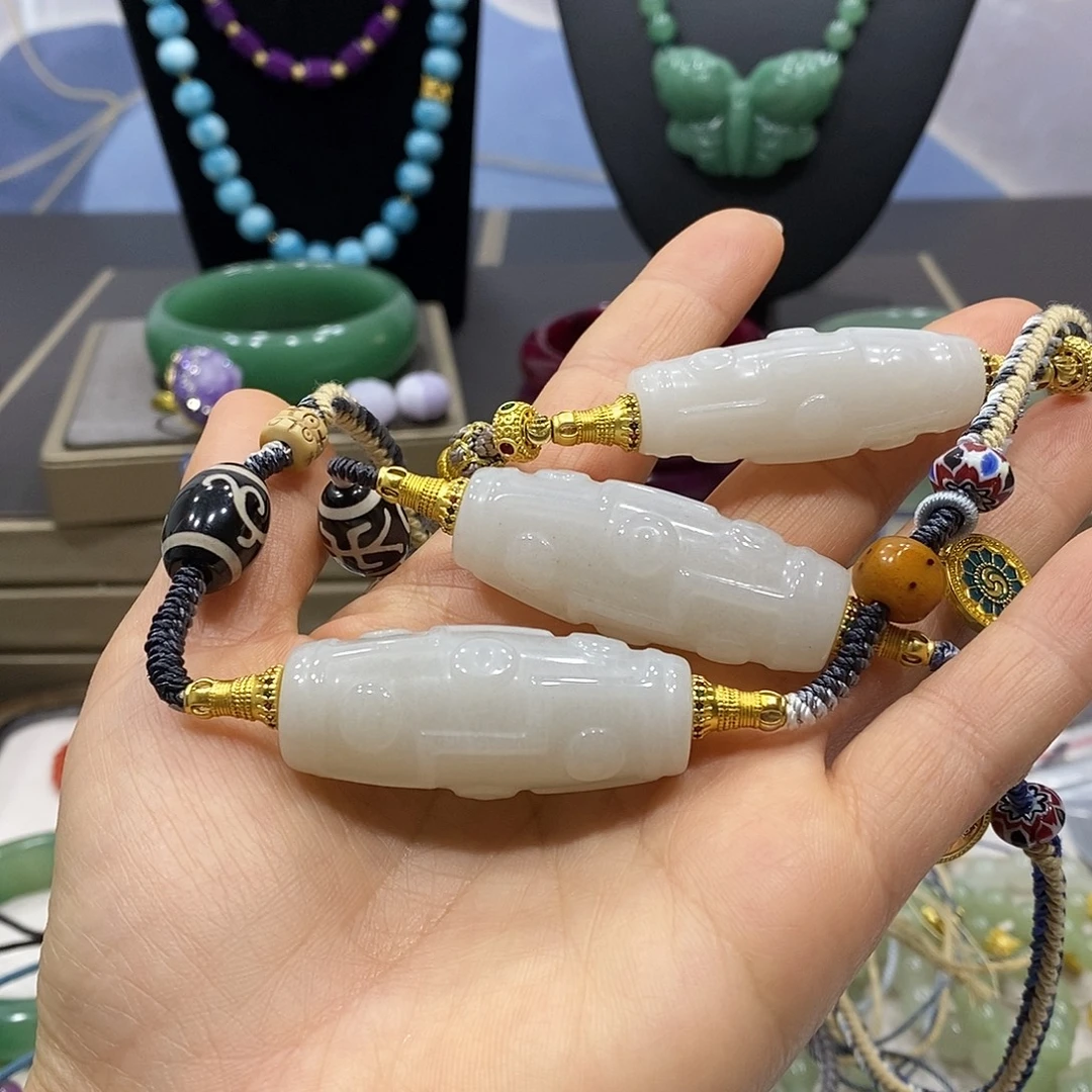 石英岩玉未镶嵌颈饰