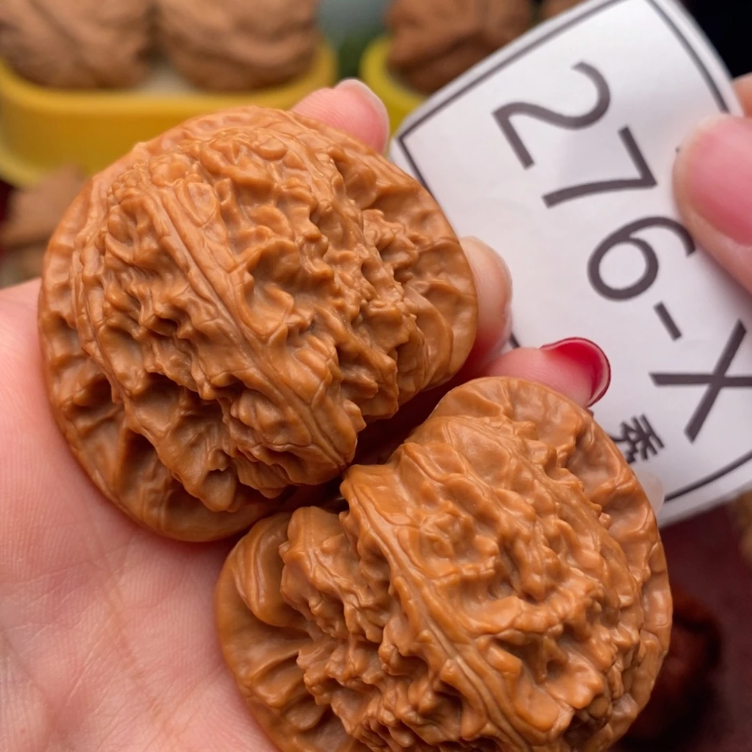 桃核把件白狮子43……